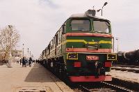 033 Unser erster Zug. Russische Diesel-Doppellokomotive. Ziel fuer uns ist Irkutsk..jpg